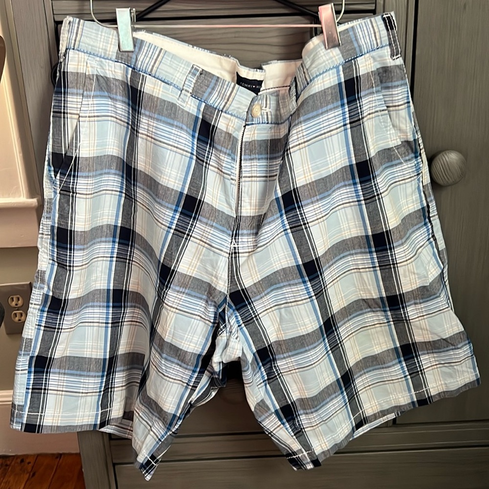 Like new - Tommy Hilfiger plaid shorts size 40